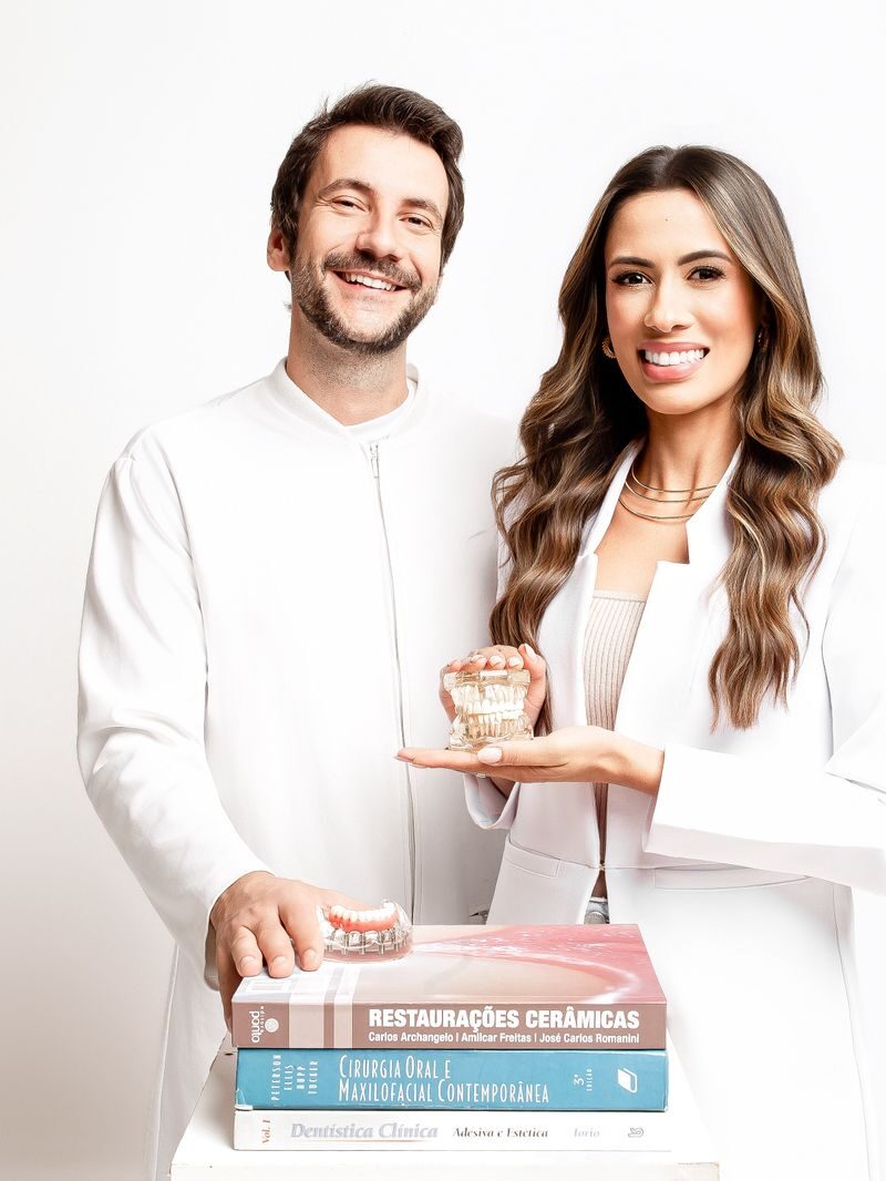 Dra. Rafaella Torquato e Dr. Lucas Franco — Torquato Odontologia Especializada